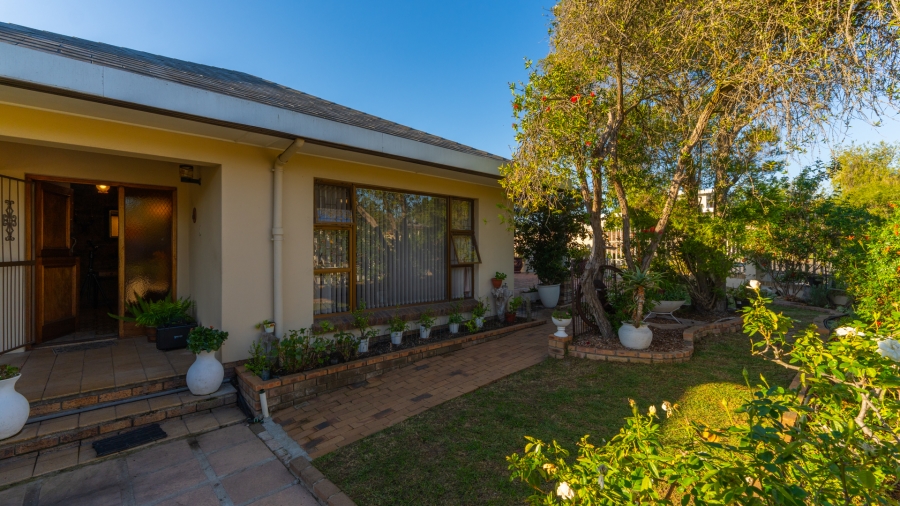 5 Bedroom Property for Sale in Amandelrug Western Cape
